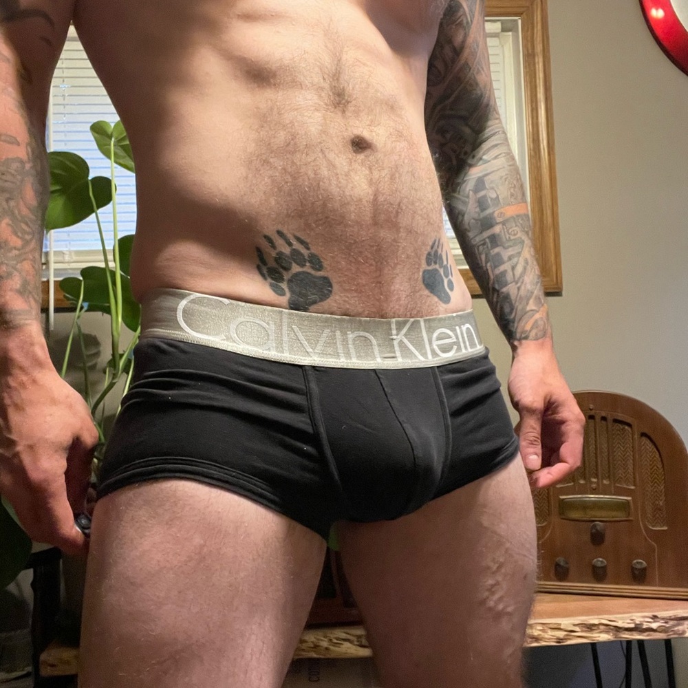 Black Calvin Klein - Picture 2 of 3
